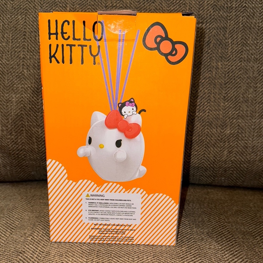 NWT Hello Kitty Ceramic Reed Diffuser, Diffuser Sticks & Oil (Halloween) - Picture 3 of 8